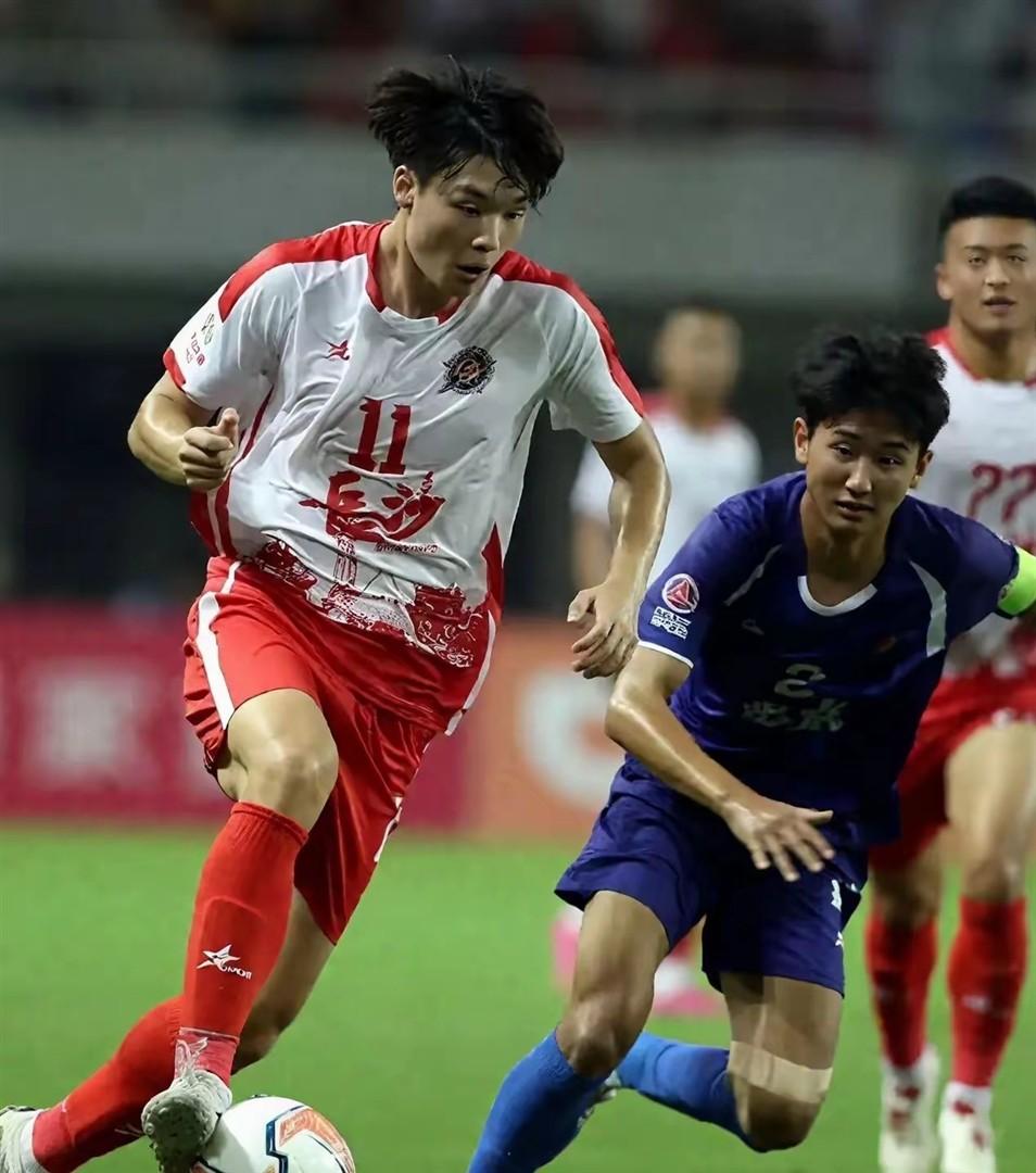 开云中国官网关于赛地聚焦：中超转会期热度飙升；门兴格拉德巴赫远射贴柱；更衣室稳定；纪律约束更严格的信息