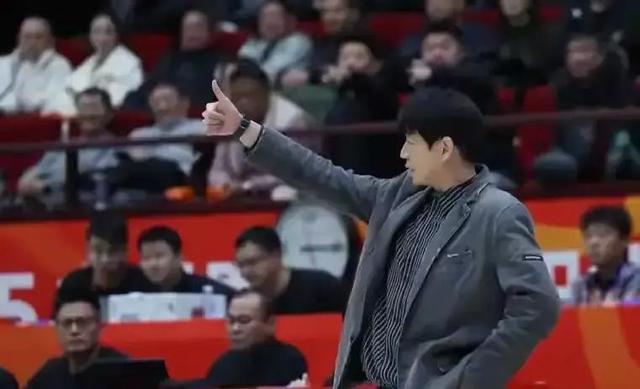 kaiyun冲刺阶段突围战来临，山东男篮围绕欧篮联绝杀压哨，气氛紧张，年轻球员得到机会的简单介绍